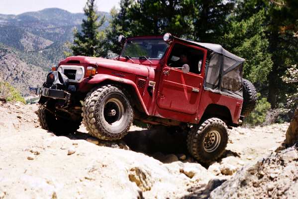 The Super Swampers on Neil's 1976 FJ40 grip the rocks like sandpaper