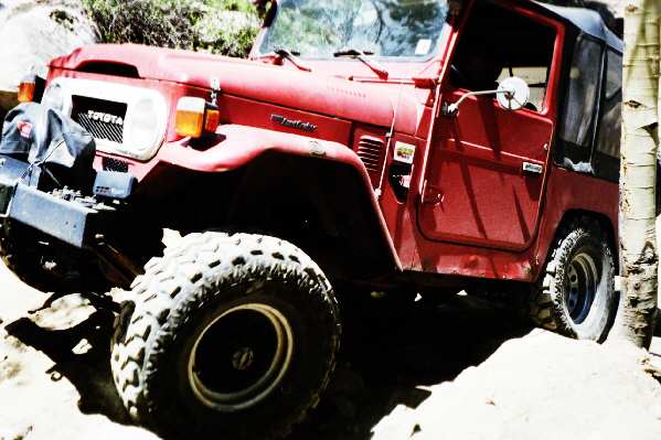 Now it's Neil's turn with those big swampers on his FJ40