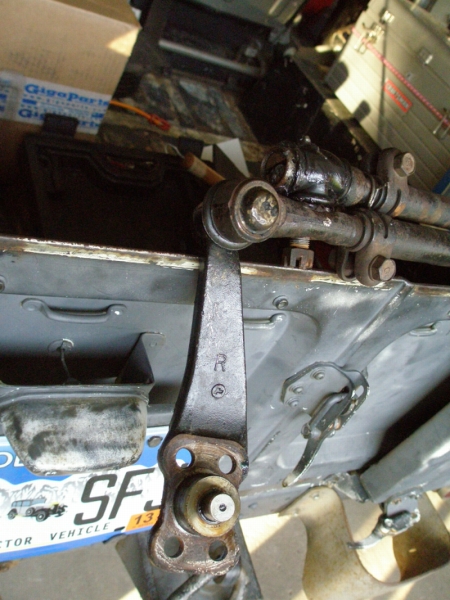 w_steering_arms_stuck.jpg